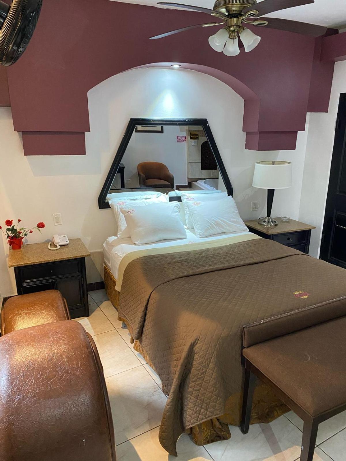 Hotel Yolanda Тихуана Екстериор снимка